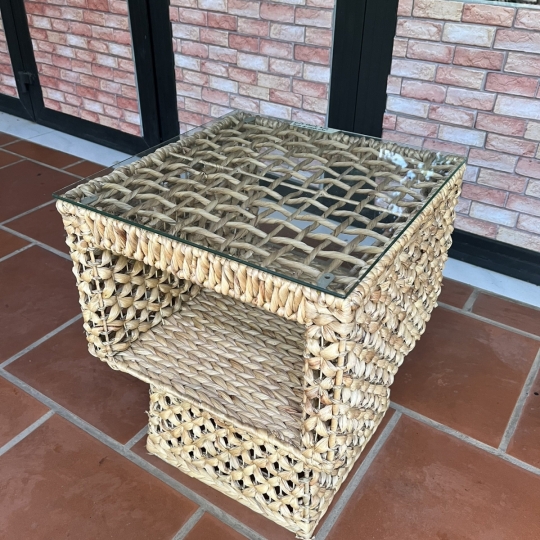 Bàn nước lục bình độc đáo